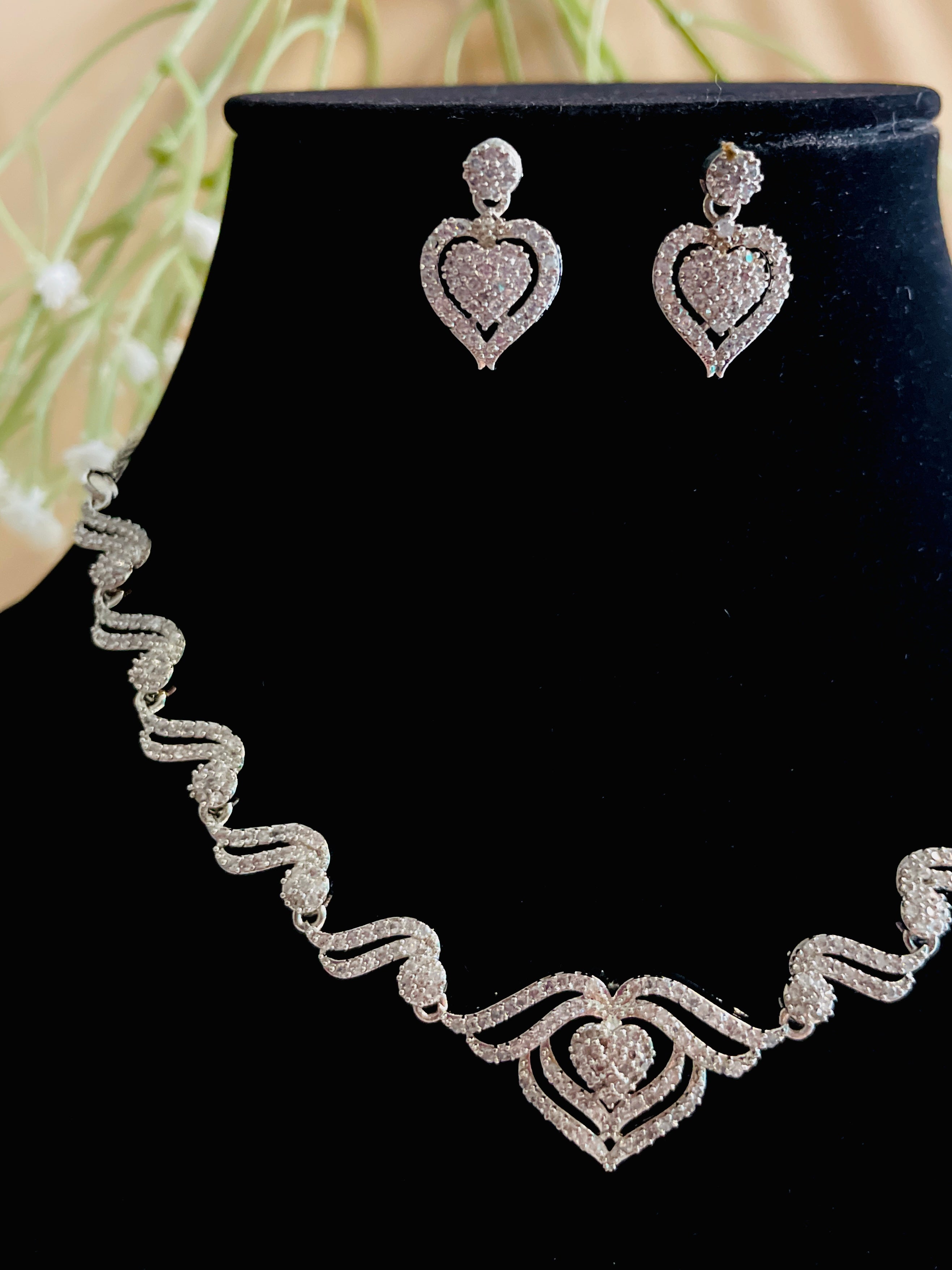 Valentine Queen of Hearts Necklace with Heart Drop Earrings
