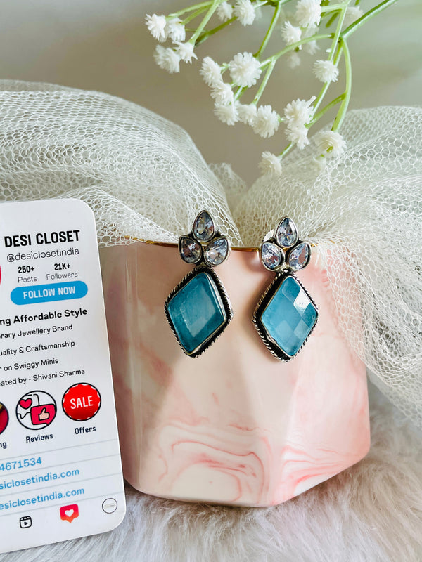 Sky Leaf Kinari Stone Studs - Desi Closet