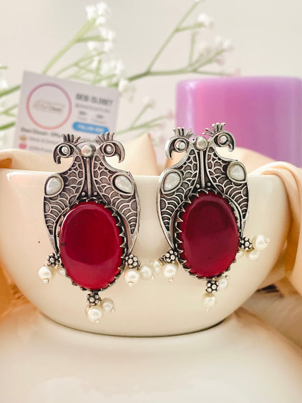 Antique Look Red Stone Mor Couple