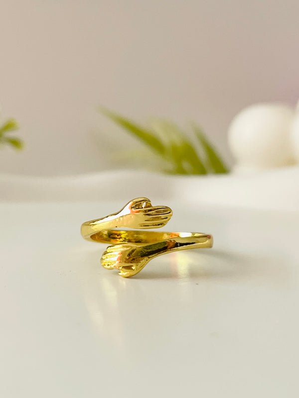 Hug Ring - Gold