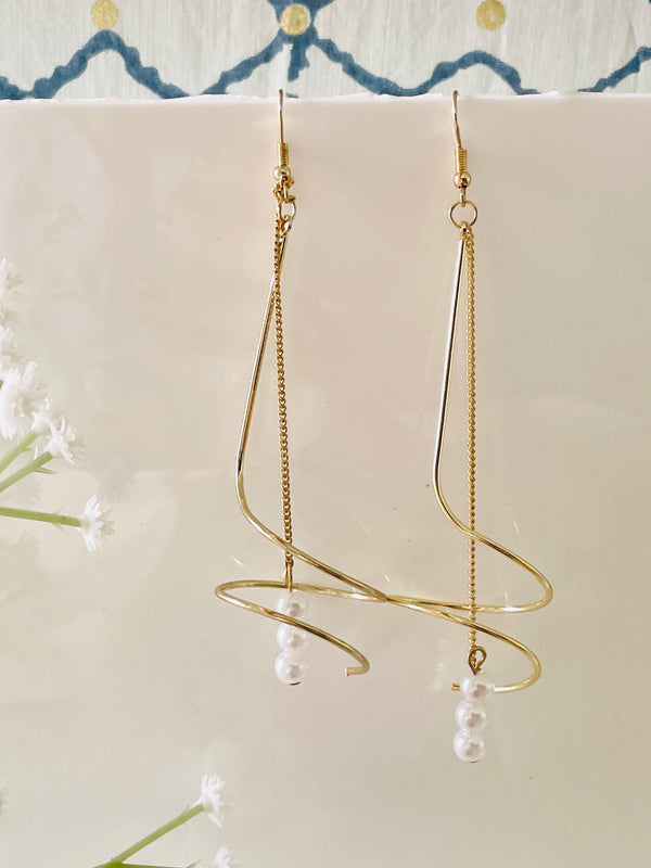 Gold 3-Pearl Swirl Hooks