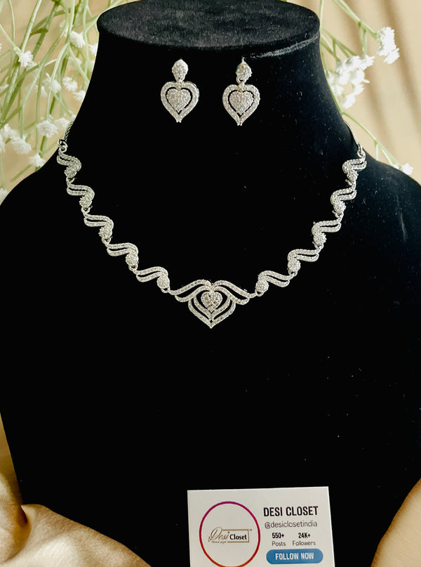 Valentine Queen of Hearts Necklace with Heart Drop Earrings