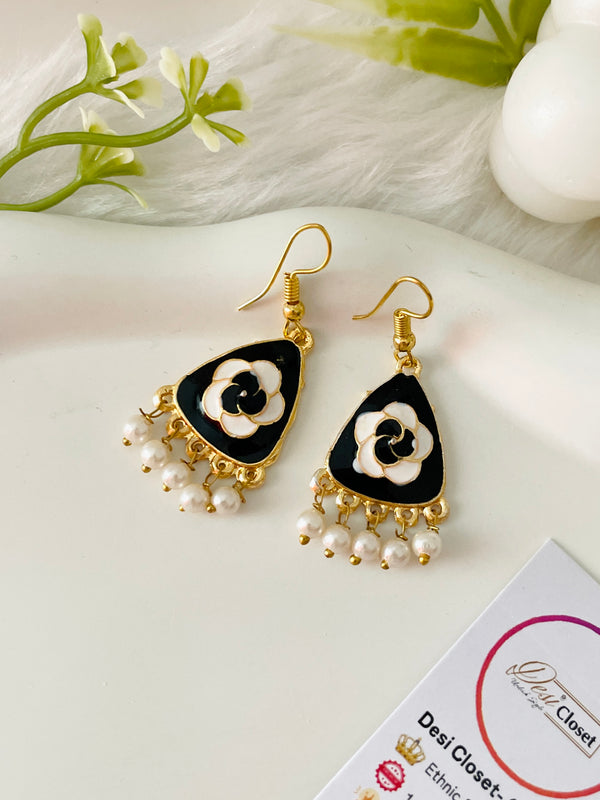 Laakh Black Mid Flower Earrings