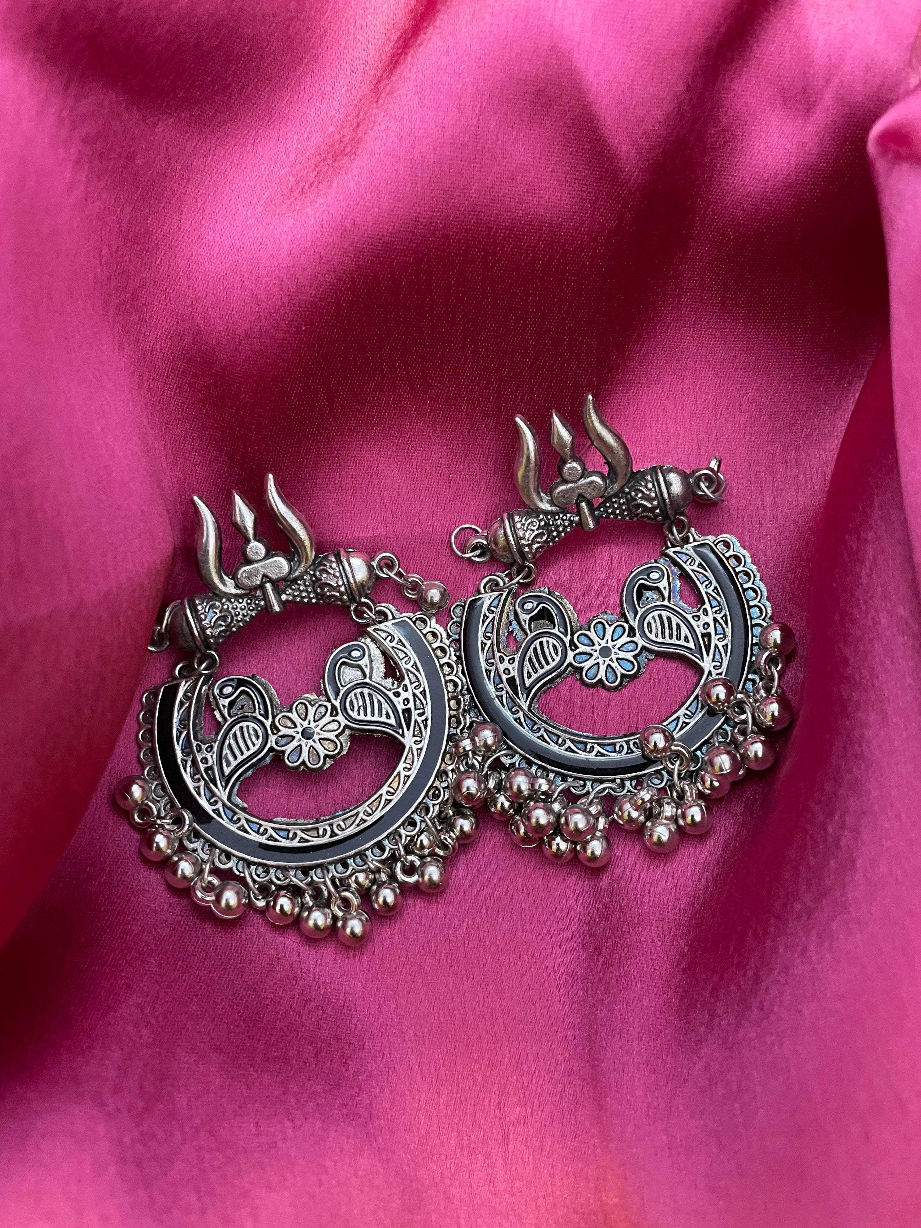 Celeb Inspired Silver Style Earring - Black - Desi Closet