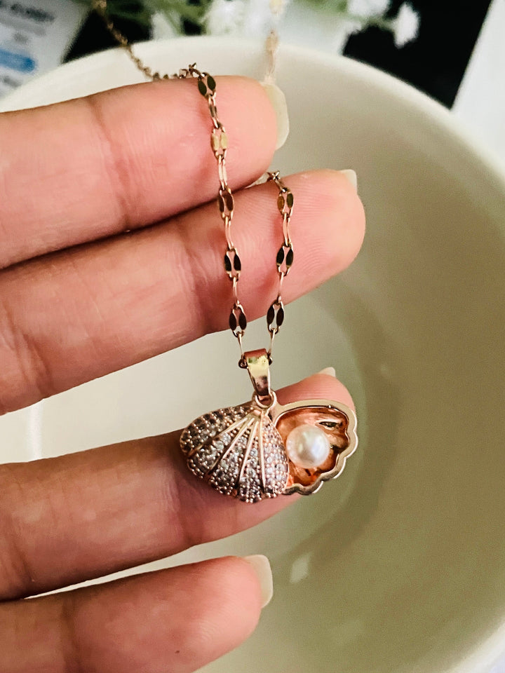 Rose Gold Shell With Pearl Pendant Necklace - Desi Closet