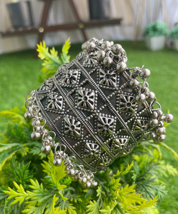 Oxidised Adjustable Charm Kada - Single Pattern - Desi Closet