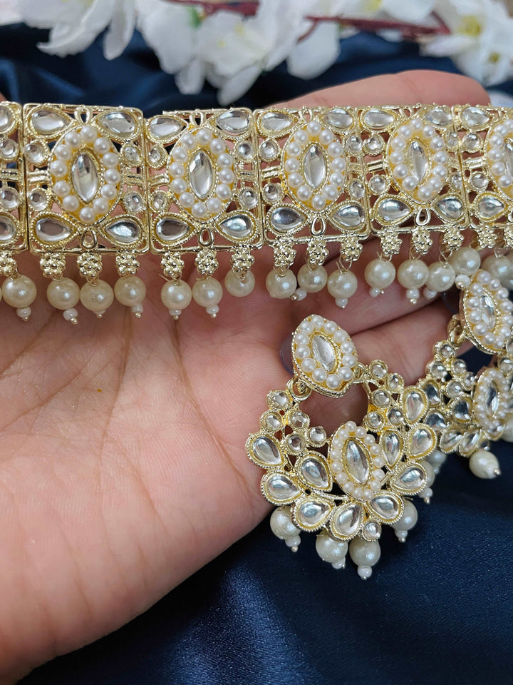 Flat Pearl Kundan Choker Full Set - Desi Closet