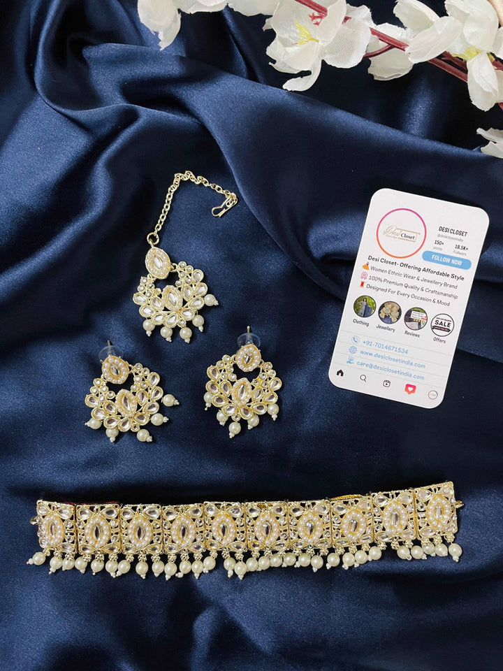 Flat Pearl Kundan Choker Full Set - Desi Closet